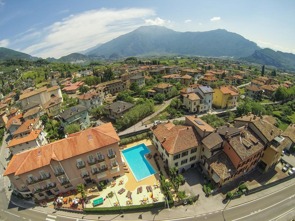 Hotel Alberello Рива-дель-Гарда Экстерьер фото