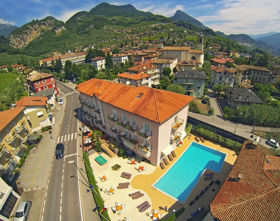 Hotel Alberello Рива-дель-Гарда Экстерьер фото