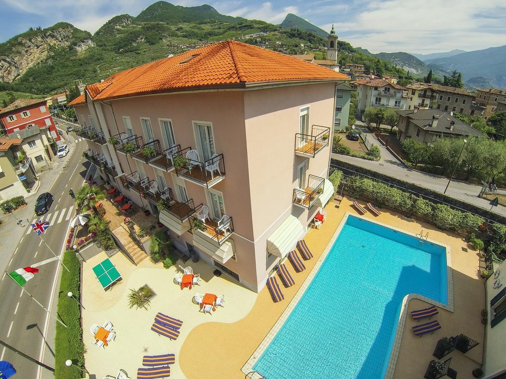 Hotel Alberello Рива-дель-Гарда Экстерьер фото