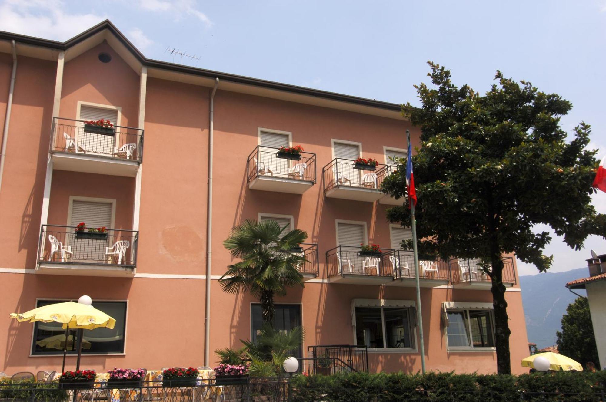 Hotel Alberello Рива-дель-Гарда Экстерьер фото
